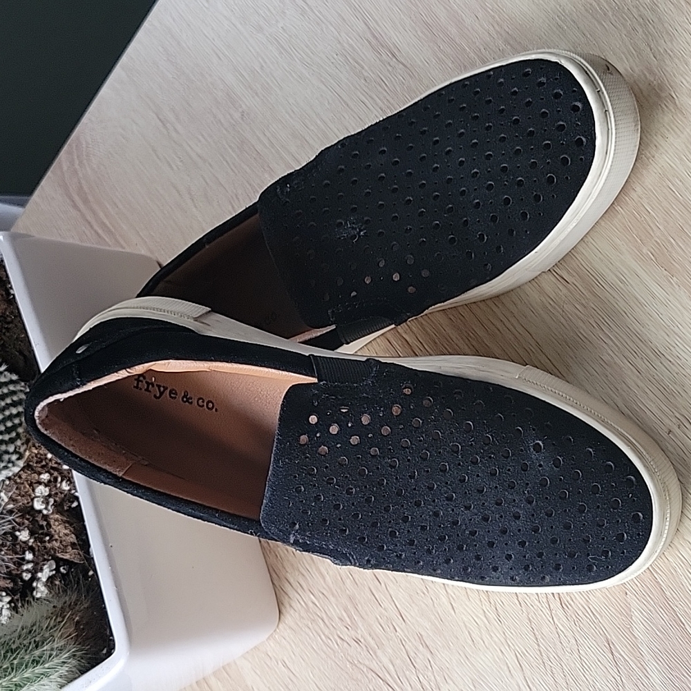 FRYE AND CO PEGGY Suede slip on  loafers